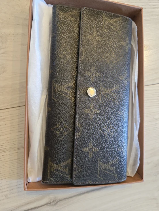 Louis Vuitton Monogram Wallet Excellent condition Rarely Used. - Picture 3 of 14